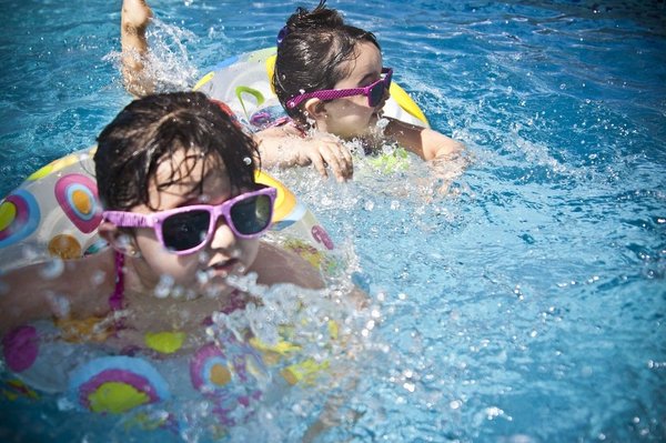 Quels sont les critères et les conseils pour que votre bébé porte des lunettes de soleil ?