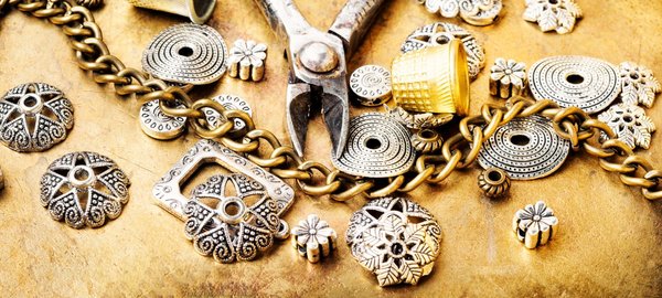 Quelle est la signification culturelle des bracelets vikings et comment sont-ils utilisés de nos jours ?