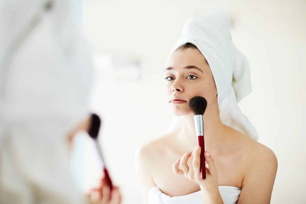 Les nouvelles tendances pour des sourcils impeccables : l'art du microblading et des extensions de sourcils